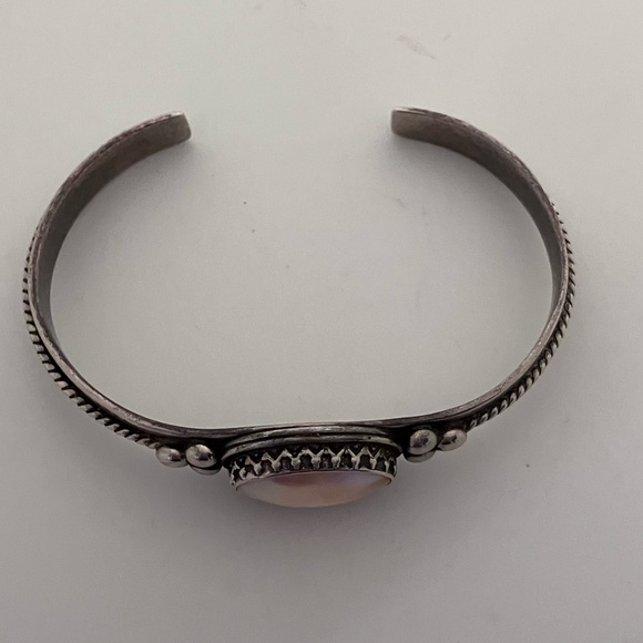 Sterling Silver Mother of Pearl Cuff Native American Vintage Bracelet - Picture 5 of 6